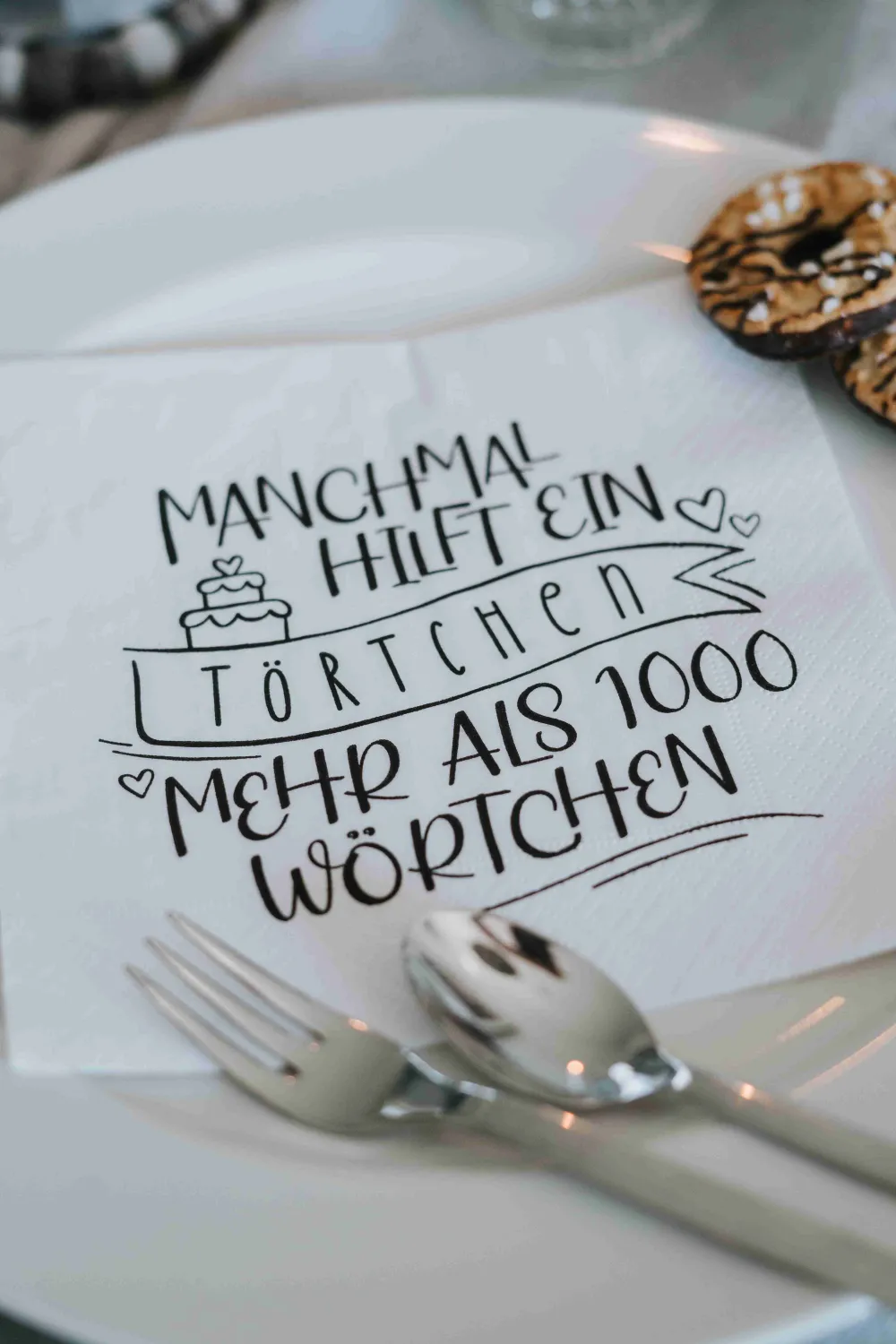 hg_serviette__wrtchen_0.webp Heldenglück HG Serviette 1000 Wörtchen- Küche & Gedeckter Tisch