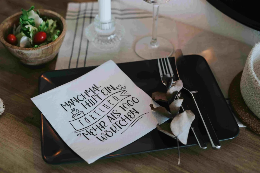 hg_serviette__wrtchen_2.webp Heldenglück HG Serviette 1000 Wörtchen- Küche & Gedeckter Tisch