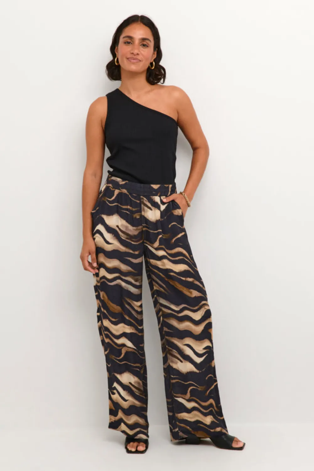 kalaila_pants_black__brow_2.webp Kaffee KALaila Pants Black / Brown Tiger- Hosen