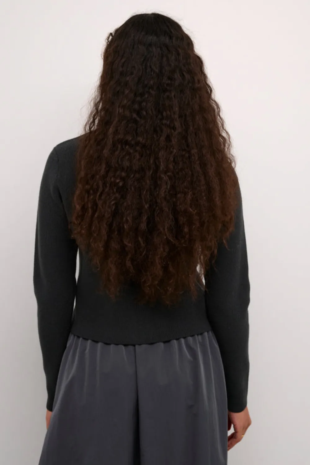 kamy_cardigan_black_oyste_4.webp Kaffee KAMy Cardigan Black Oyster- Strick & Cardigans