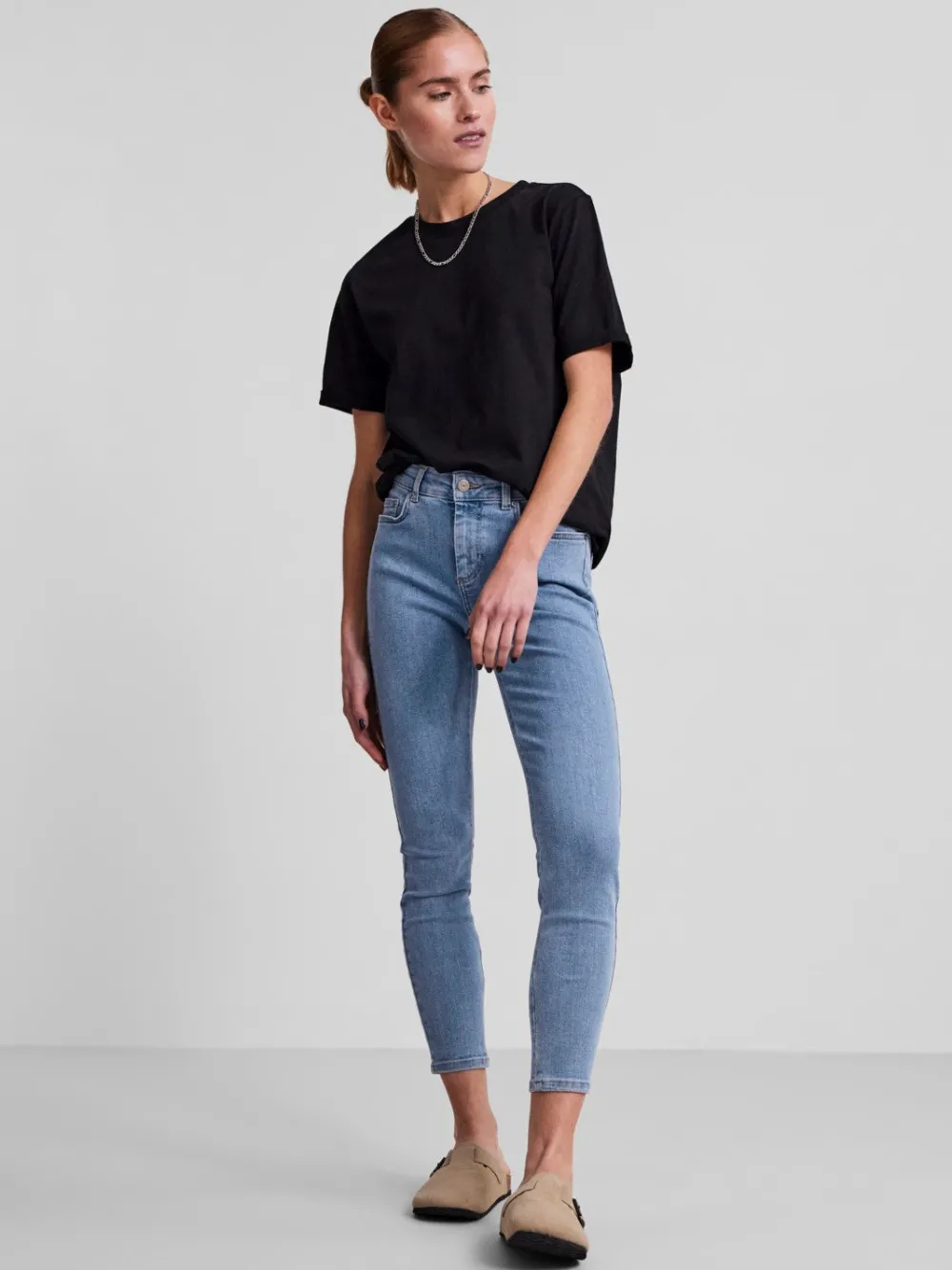 pcdelly_skn_mw_cr_mb_medi_2.webp Pieces PCDelly SKN MW CR MB48 Medium Blue- Jeans