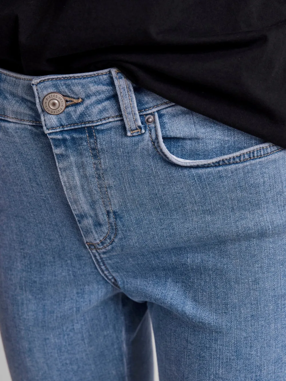 pcdelly_skn_mw_cr_mb_medi_3.webp Pieces PCDelly SKN MW CR MB48 Medium Blue- Jeans