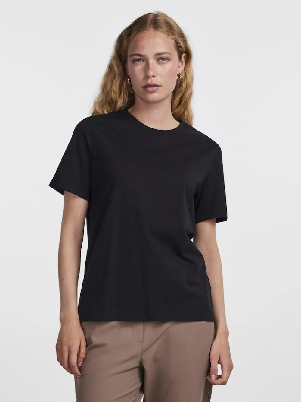 pcria_ss_solid_tee_black_0.webp Pieces PCRia SS Solid Tee- T-shirts & Tops