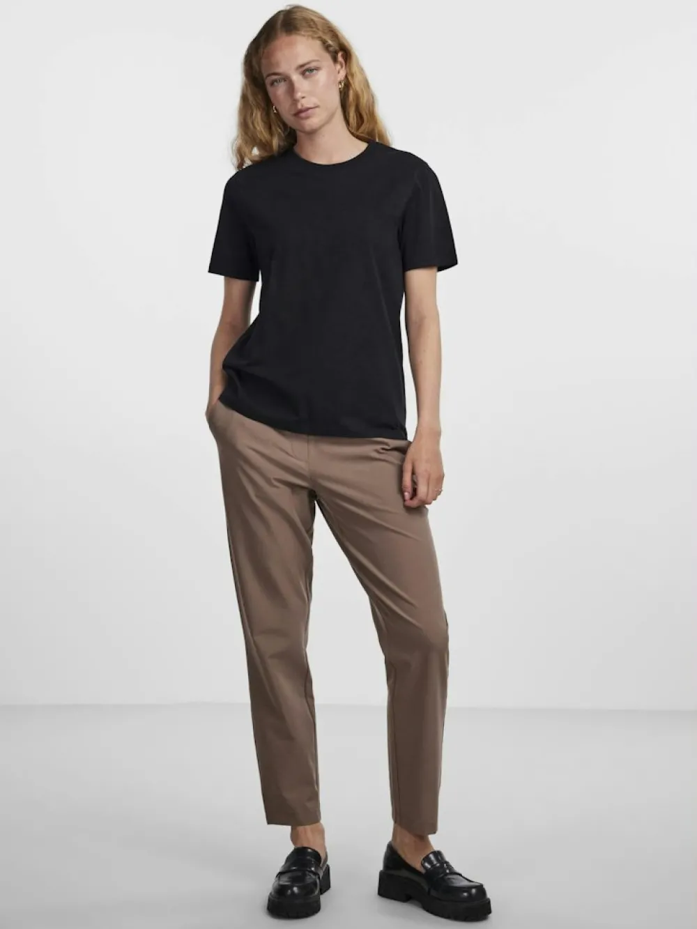 pcria_ss_solid_tee_black_2.webp Pieces PCRia SS Solid Tee- T-shirts & Tops