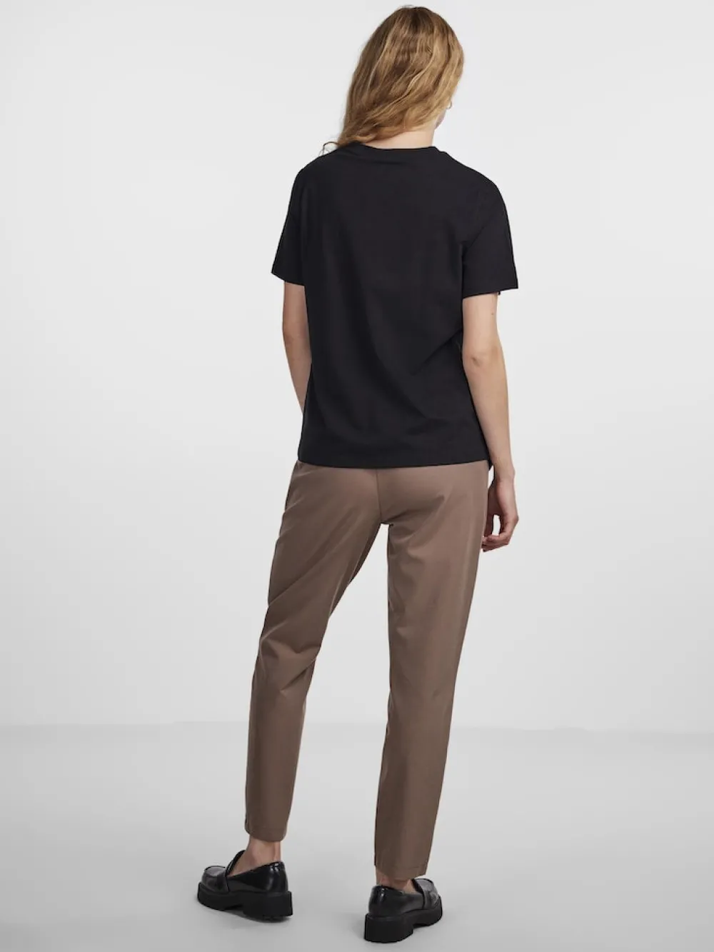 pcria_ss_solid_tee_black_3.webp Pieces PCRia SS Solid Tee- T-shirts & Tops