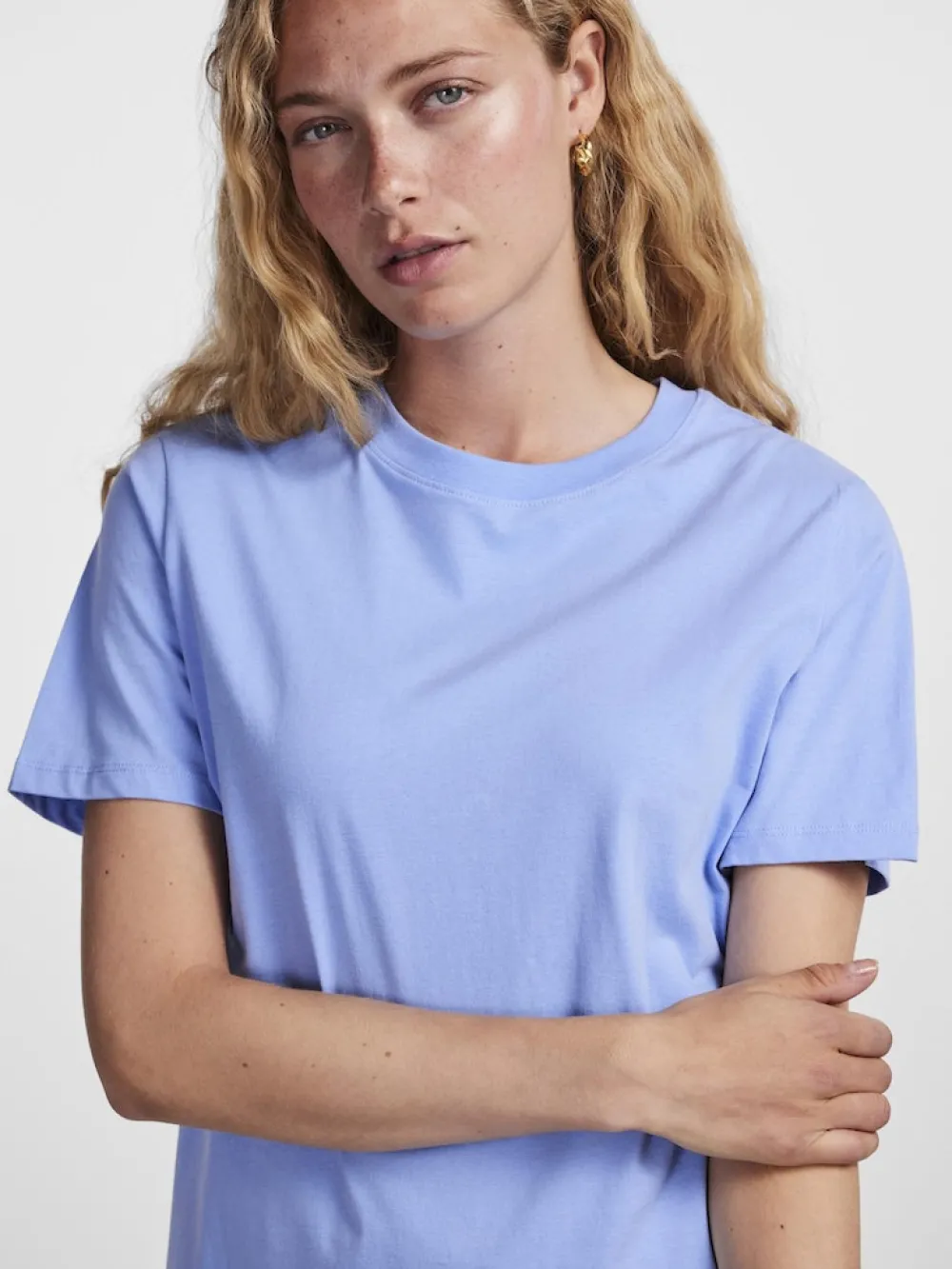 pcria_ss_solid_tee_vista__1.webp Pieces PCRia SS Solid Tee Vista Blue- T-shirts & Tops
