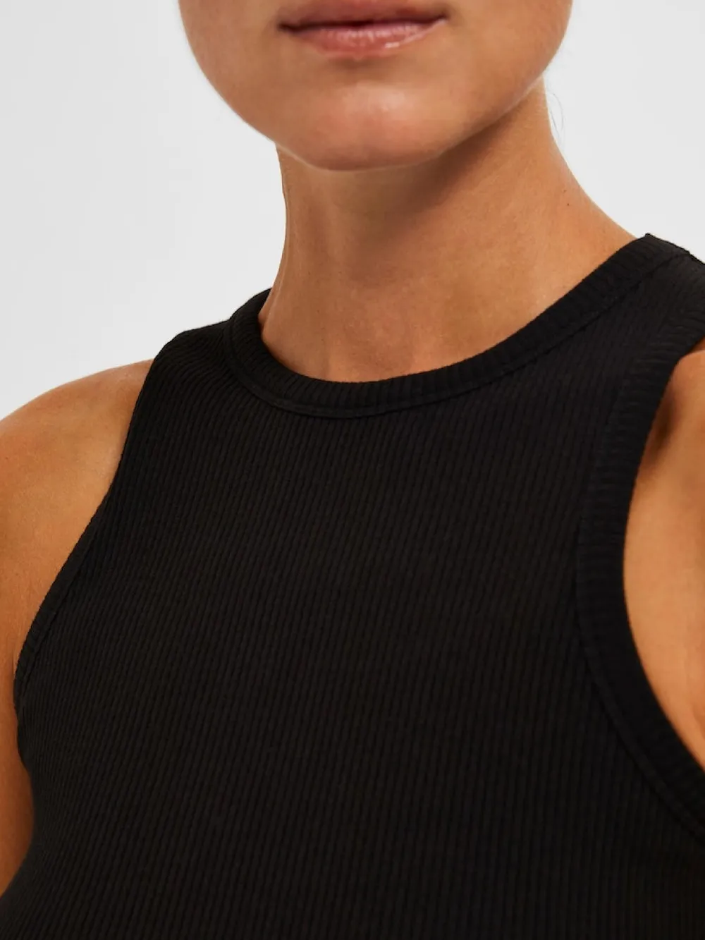 slfanna_oneck_tank_top_bl_1.webp Selected Femme SLFAnna O-Neck Tank Top- T-shirts & Tops